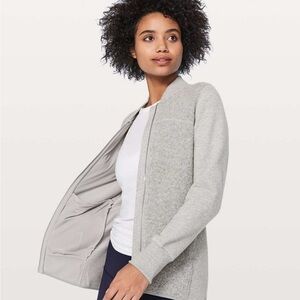 Lululemon Stand Out Sherpa Jacket
Heathered Core Light Grey / Silver Drop size 4